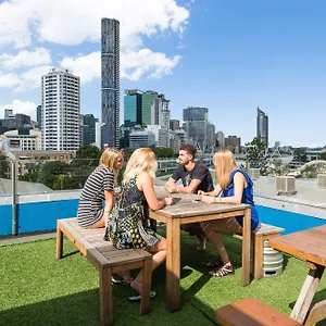 cloud-9-backpackers.queenslandhotels.net/
